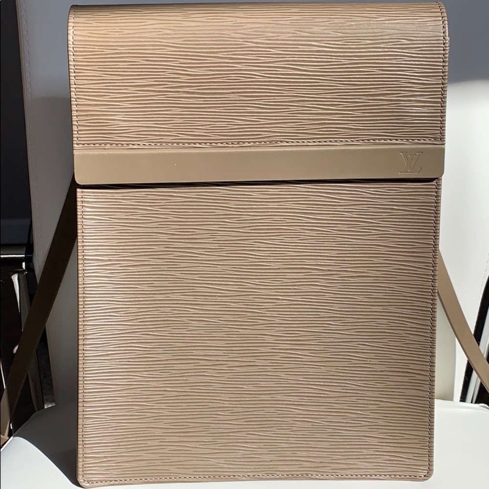 Louis Vuitton Ramatuelle Poivre bag.